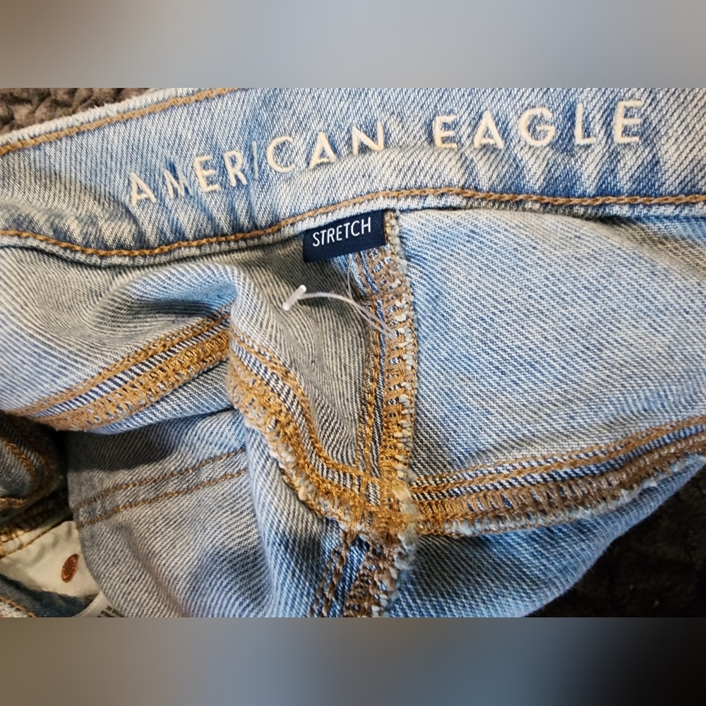 AE American Eagle Low Rise Ex Boyfriend Denim Light Jean Shorts Stretch NWOT 4 - Picture 13 of 15